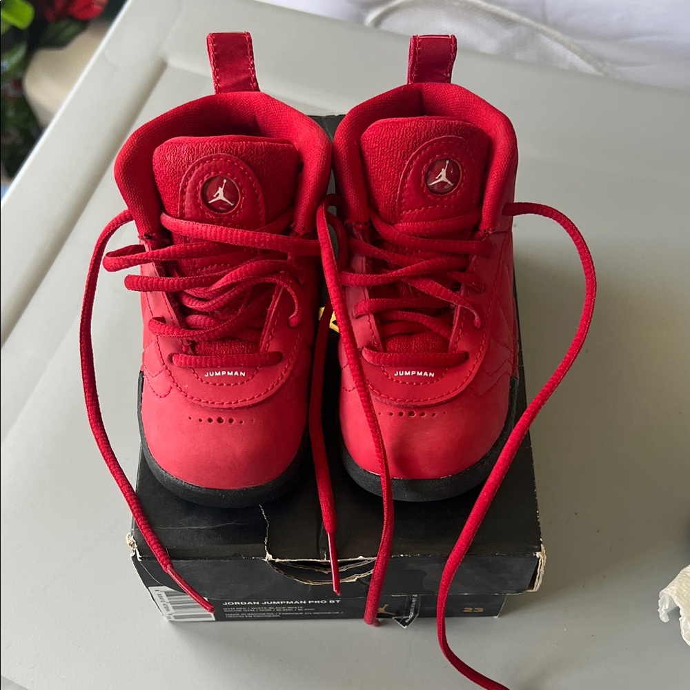 Jordan Kids Sneakers in Bold Red